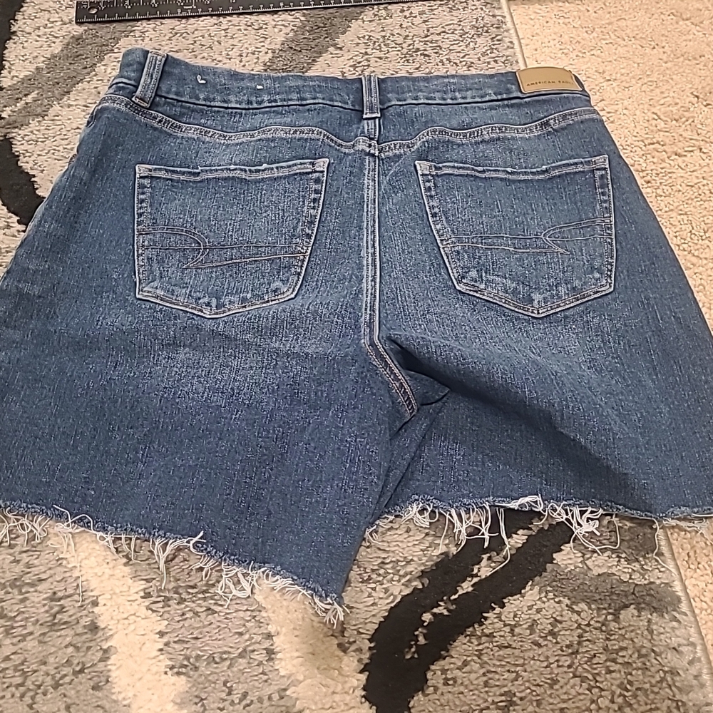 American Eagle Womens 14 Blue Denim The Dream Short Curvy Midi Distressed - Picture 11 of 12